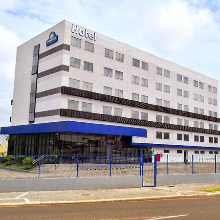 卡斯卡维尔温德姆戴斯酒店 卡斯卡韦尔 外观 照片